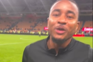 被問(wèn)是否還有氣球，恩昆庫(kù)從球襪里掏出來(lái)并回答：我一直都等著用