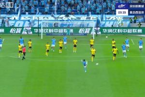 有點(diǎn)逆天！張衛(wèi)凌空打門(mén)踢呲直接送對(duì)手反擊，戴維森單刀挑射破門(mén)