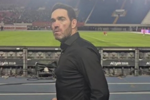 少打一人補(bǔ)時(shí)連進(jìn)兩球絕平，亞泰主帥蘇亞雷斯農(nóng)夫三拳慶祝