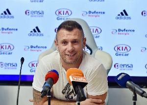 卡薩諾為皮奧-埃斯波西托和卡馬達(dá)提供建議：少交朋友，遠(yuǎn)離女人