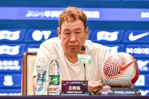 斯盧茨基：亞冠不單純?yōu)榱宋覀兊那蛎?，也是為所有中超俱?lè)部而戰(zhàn)