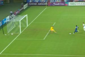 失單刀×2！阿蘇埃接特謝拉直塞獲單刀，但挑射被趙賢祐單臂撲出