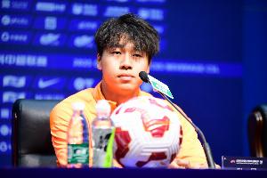 新秀+1！泰山小將齊千程參加賽前發(fā)布會，將進入本輪中超比賽名單