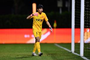 前中超門(mén)將轉(zhuǎn)型拍短??！王年將成：踢中乙月薪3000；偶像是王大雷