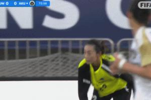 太可惜了！王霜精彩過門將打空門得手，VAR介入裁判示意越位在先