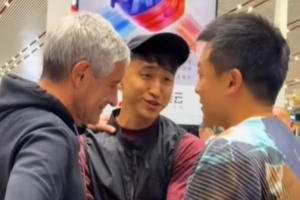 張源去機場送塞蒂恩！后者寄語：會繼續(xù)看你比賽，給你最好的建議