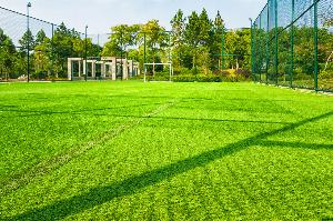 踢球時撞傷路人，法院判決其賠償醫(yī)療費、護理費等共計7萬余元