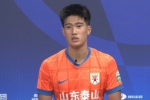 泰山后衛(wèi)彭嘯：20歲中超首秀是最好的生日禮物，感謝韓鵬指導(dǎo)信任