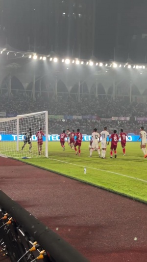 半場(chǎng)前扳平！艾華頓后點(diǎn)機(jī)敏推射建功，中國(guó)香港1-1扳平孟加拉國(guó)