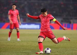 韓媒：孫興慜近期在韓國隊(duì)出場(chǎng)時(shí)間減少，這可能對(duì)球隊(duì)不利