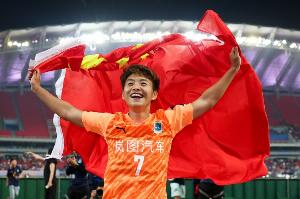 王霜致謝亞足聯(lián)：為女足俱樂部創(chuàng)造新平臺(tái)，無論是否獲獎(jiǎng)都驕傲