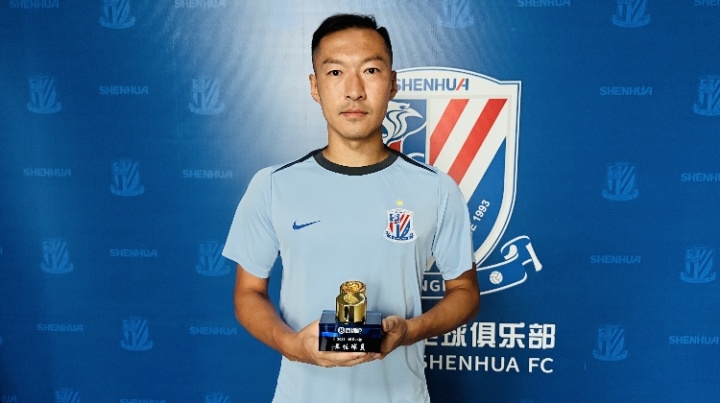 直播吧中超最佳|吳曦再次領(lǐng)獎(jiǎng)！36歲隊(duì)長(zhǎng)率申花前行 書寫老將傳奇