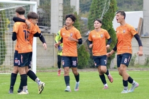 首秀驚艷！萬(wàn)項(xiàng)代表杜利亞伊足球?qū)W院首發(fā)出戰(zhàn)，幫助球隊(duì)大勝