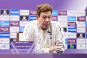 斯盧茨基：我們要提升比賽中的競技強度，謝鵬飛戴偉浚已參加訓(xùn)練