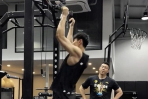 恢復(fù)身體！訓(xùn)練師曬曾凡博體能訓(xùn)練視頻