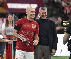 羅本：卡爾不能滿足于踢了1場好球 達到巔峰和保持巔峰是兩回事