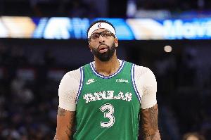 連續(xù)第六場缺席！濃眉因小腿傷勢今天對陣雄鹿繼續(xù)缺陣