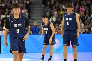 周鵬：大家都說(shuō)眾神歸位 其實(shí)我們也懷念當(dāng)年一起拼CBA冠軍的時(shí)候