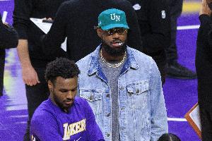 就等老詹了！湖人前14場讓他看到了啥？ 復(fù)出后將更多扮演終結(jié)者