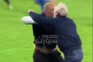 怒噴對手施巫術(shù)！無緣世界杯后，尼日利亞主帥沖向?qū)Ψ剿坪跸氪蛉? >
                                        </div>
                                    </div>
                                                                        <div   id=