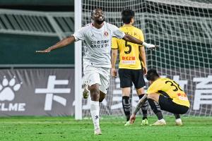 姆本扎：我可以自己打網(wǎng)約車、點外賣 中國足球要重視青訓建設