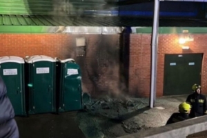 普利茅斯主場外發(fā)生大火已被撲滅，消防部門認為火災系人為縱火