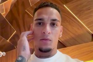 安東尼：關(guān)窗前一天晚上11點(diǎn)孔帕尼給我打電話，我當(dāng)時(shí)猶豫了很久