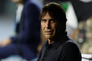 意媒：孔蒂本周一指導(dǎo)全隊(duì)訓(xùn)練，和那不勒斯球員進(jìn)行了面對(duì)面交流