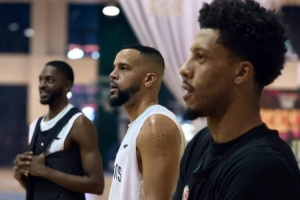 Erik Thomas也已到達(dá)基地參加合訓(xùn)！新賽季三外援集結(jié)完畢