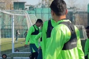 記者曬北京國安訓練視頻：2025賽季最后四場，努把勁兒！