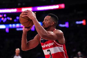 中規(guī)中矩！麥科勒姆15中8拿到20分3板3助1斷