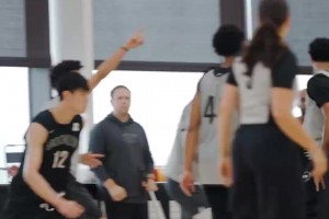 追求夢(mèng)想！中國(guó)賽見(jiàn)！籃網(wǎng)訓(xùn)練營(yíng)里曾凡博一記反擊暴扣