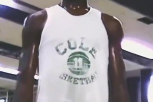 珍貴錄像帶??高中時(shí)期的奧尼爾，對(duì)籃框的摧殘真的太狠了！