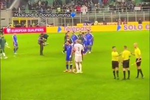 悲喜兩重天！哈蘭德賽后擁抱安慰多納魯馬，之后才加入挪威慶祝！