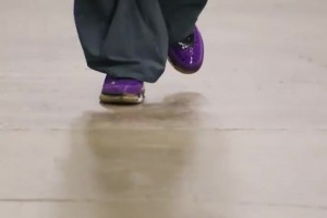 又換鞋了！勇士打熱火，庫里上腳了韋德的球鞋