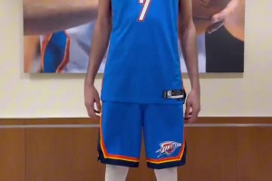 小樣，這個變裝可迷不住方圓，還得練??！